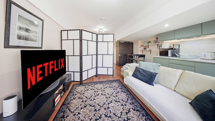 Stylish Studio - Sleeps 2 & Private Parking