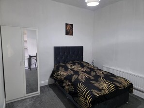 House, 3 Bedrooms, Smoking