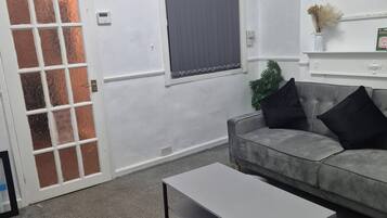 House, 3 Bedrooms, Smoking | Living area