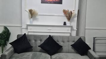 House, 3 Bedrooms, Smoking | Living room