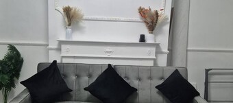 3 Bed Home Free Wifi & Netflix Central Location