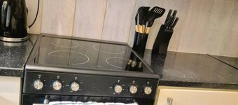 3 Bed Home Free Wifi & Netflix Central Location