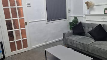 House, 3 Bedrooms, Smoking | Ruang tamu
