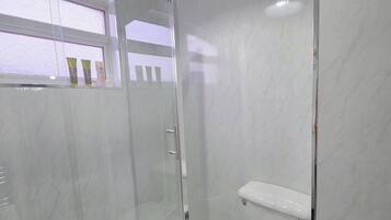 House, 3 Bedrooms, Smoking | Bilik Mandi