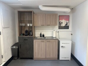 Fridge, coffee/tea maker, electric kettle, cookware/dishes/utensils