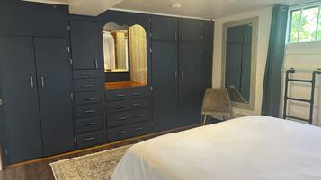 1 chambre, bureau, fer et planche à repasser, accès au Wi-Fi (inclus)