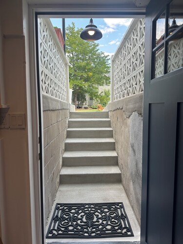 LOWER winter rates! 1BD 1,000sf Private Suite, 2 blocks from Pearl St.