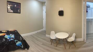 4 bedrooms, free WiFi, bed sheets