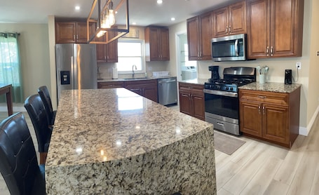 Fridge, microwave, oven, stovetop. Island house
15 Minutes from Port Canaveral