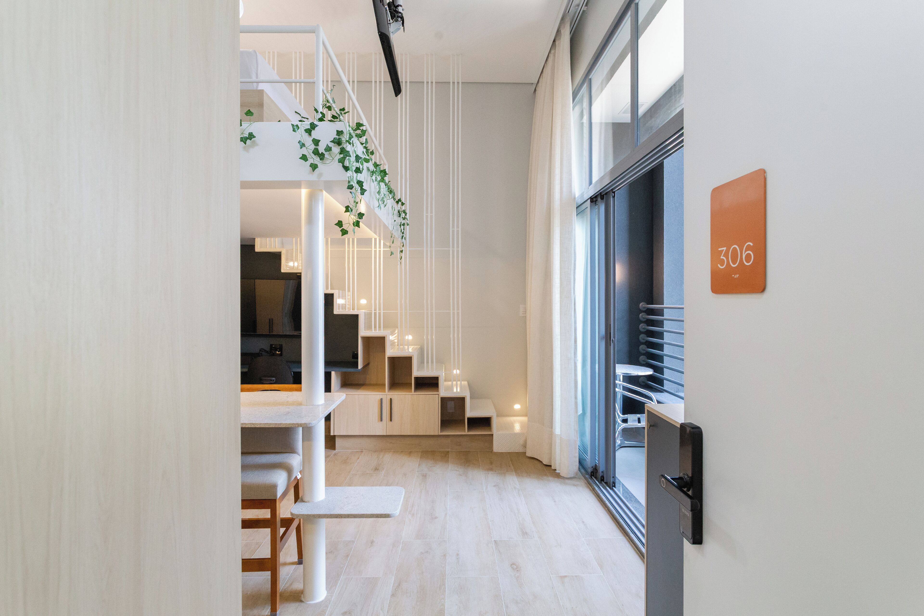 Estudi | Cortines opaques i habitacions insonoritzades 