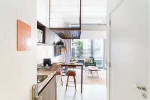 Estudi | Cortines opaques i habitacions insonoritzades