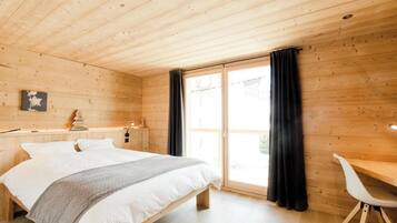 7 bedrooms, iron/ironing board, WiFi, bed sheets