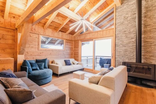 Magnifique chalet au pied des pistes avec vue imprenable !