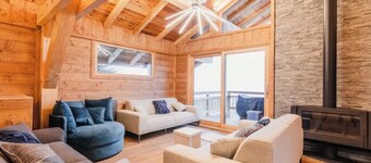 Magnificent chalet at the foot of the slopes with breathtaking views!