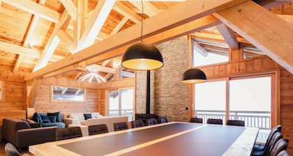 Magnificent chalet at the foot of the slopes with breathtaking views!