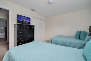 6 bedrooms, iron/ironing board, WiFi, bed sheets