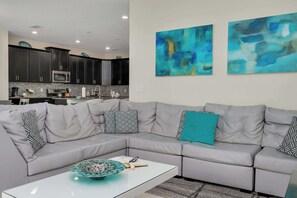 TV, offices - Family house near Disney w/ pool & hot tub (Davenport)