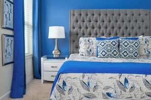 6 bedrooms, iron/ironing board, WiFi, bed sheets - Family house near Disney w/ pool & hot tub (Davenport)