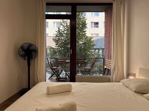 6 chambres, fer et planche à repasser, Wi-Fi, draps fournis