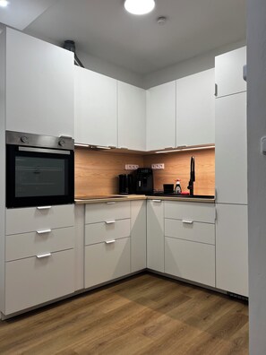 Oven, stovetop, dishwasher