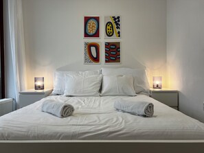 6 chambres, fer et planche à repasser, Wi-Fi, draps fournis