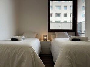 6 bedrooms, iron/ironing board, WiFi, bed sheets