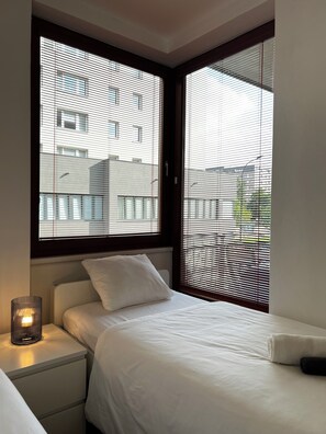 6 quartos, ferros/tábuas de passar roupa, Wi-Fi, roupa de cama