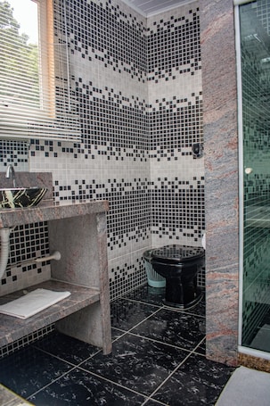 Toallas, jabón, papel higiénico