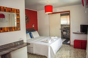 Deluxe Double Room, 1 Queen Bed, Air conditioning, Mountain View