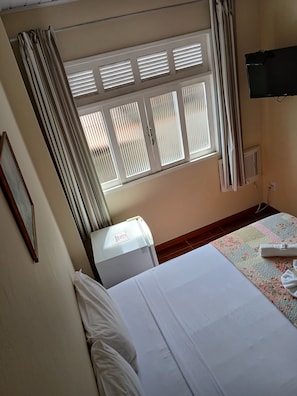 Standard dubbelrum - 1 dubbelsÀng - utsikt mot bergen | Gratis wi-fi