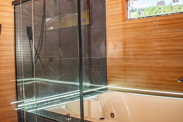 Luxury Double Room | Bathroom | Towels, soap, toilet paper