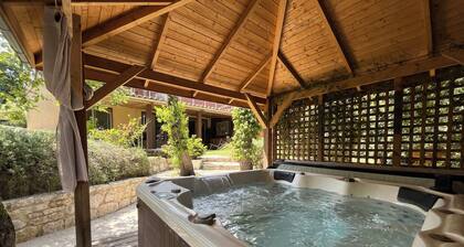 Charming gîte for 4 people, in a quiet location, with swimming pool and jacuzzi