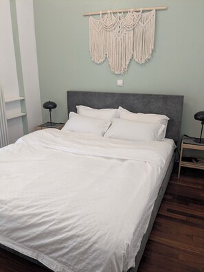 1 habitación, tabla de planchar con plancha, internet y ropa de cama 