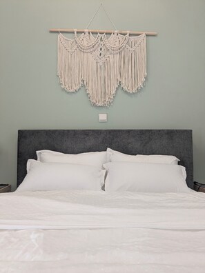 1 bedroom, iron/ironing board, internet, bed sheets