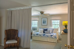 2 chambres, fer et planche à repasser, lit parapluie, Wi-Fi gratuit