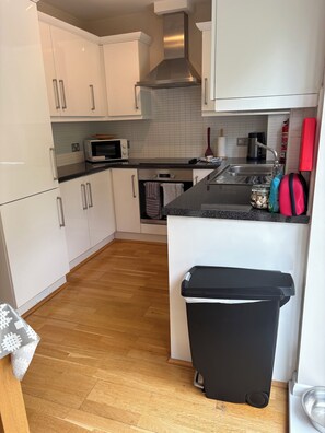 Micro-ondes, four, plaque de cuisson, lave-vaisselle