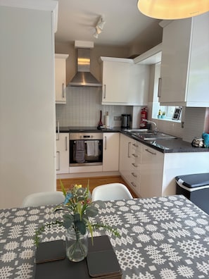 Mikrowelle, Ofen, Herdplatte, Geschirrspüler