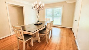 Dining - Spacious home, between Hobby & Downtown Sleeps 10 (Houston)