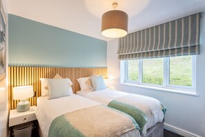 WiFi, bed sheets - Seaview Three Bedroom Residence with Hot Tub and Sauna (Ilfracombe)