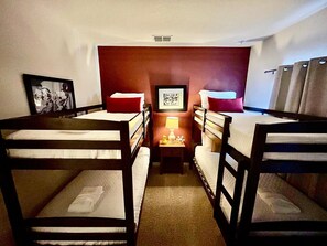 5 makuuhuonetta, silitysrauta/-lauta, vauvan matkasänky, Wi-Fi