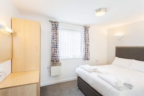 2 chambres, bureau, draps fournis