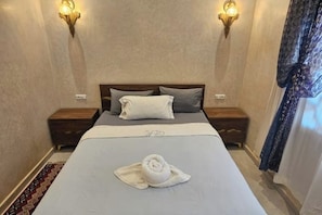 4 bedrooms, travel crib, free WiFi, bed sheets