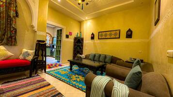 Smart TV, fireplace, books