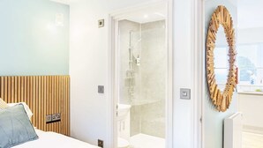 3 Schlafzimmer, Schreibtisch, WLAN, Bettwäsche