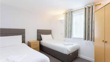 2 bedrooms, desk, bed sheets