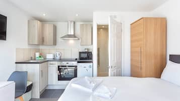 Escrivaninha, Wi-Fi, roupa de cama