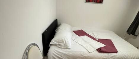 4 chambres, fer et planche à repasser, Wi-Fi, draps fournis