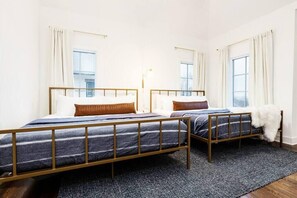 4 habitaciones, tabla de planchar con plancha, wifi y ropa de cama 