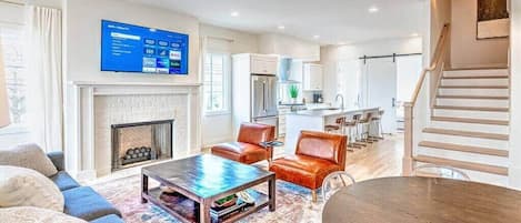 Téléviseur, foyer, bureau