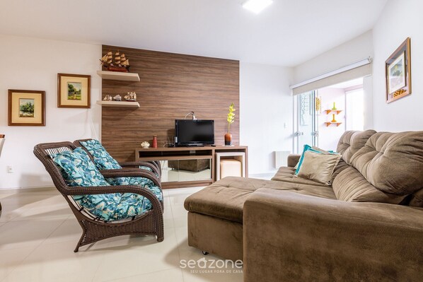 Living area - Apt 4min From sea in BC Close to Everything Rta042 (Balneário Camboriú)